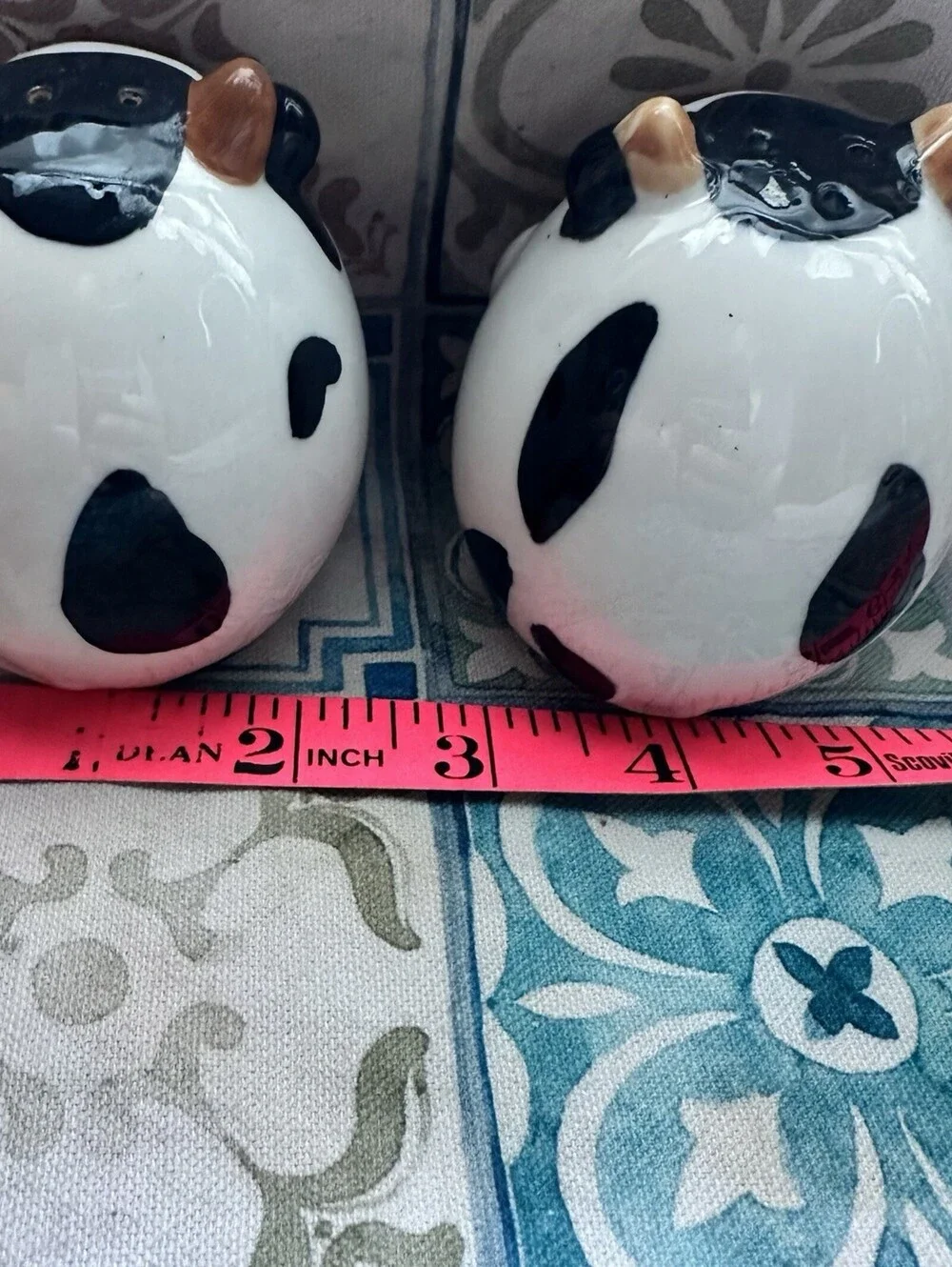 Vintage Chubby Cow Salt And Pepper Shaker Set Farm Cottage Kitchen Kitsch